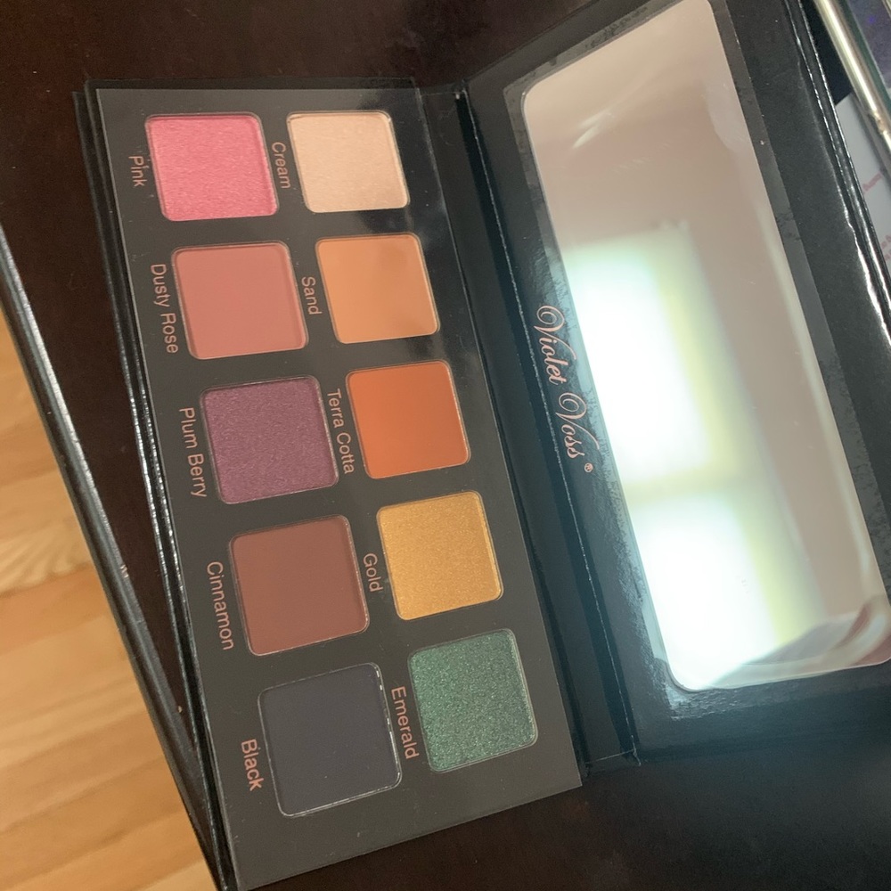 Violet Voss eyeshadow palette